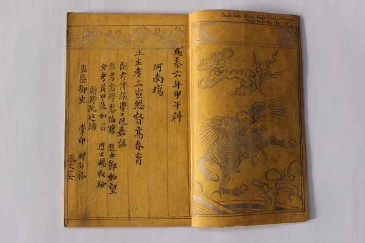 Sách cổ về khoa thi hương năm 1894 tại gia đình ông Đàm Thận Côn làng Hương Mạc.