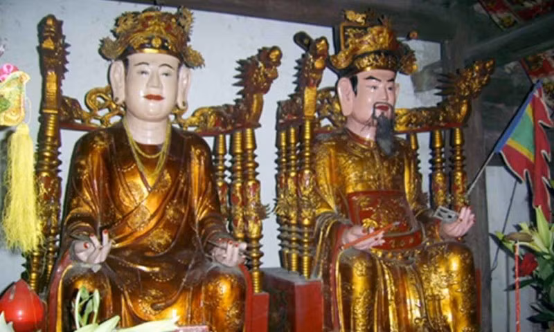 Tượng thờ Thượng tướng Thái sư Trần Quang Khải và Công chúa Phụng Dương tại làng Cao Đài, xã Mỹ Thành, huyện Mỹ Lộc, tỉnh Nam Định. 