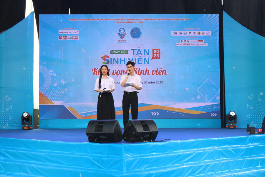 Ngày hội Tân sinh viên với nhiều hoạt động phong phú, đa dạng, nhưng không kém phần thú vị cho các bạn sinh viên. Ngày hội Tân sinh viên với nhiều hoạt động phong phú, đa dạng, nhưng không kém phần thú vị cho các bạn sinh viên.