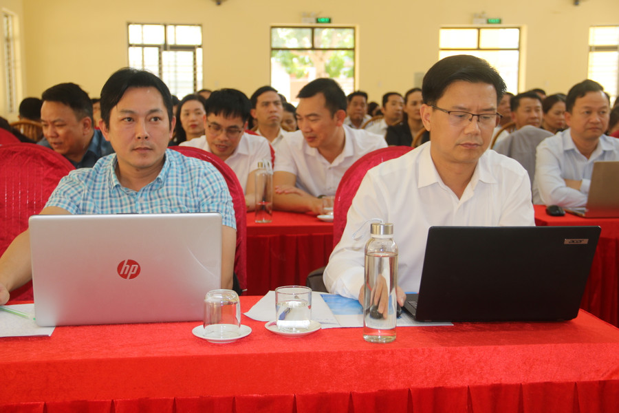 Các đại biểu đã đưa ra nhiều giải pháp nâng cao chất lượng điểm thi tốt nghiệp THPT. Các đại biểu đã đưa ra nhiều giải pháp nâng cao chất lượng điểm thi tốt nghiệp THPT.