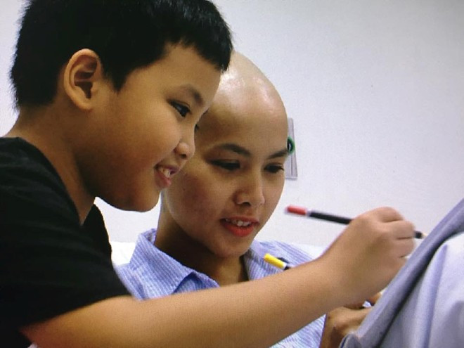 Cậu bé 10 tuổi cùng mẹ vượt qua nỗi đau ung thư