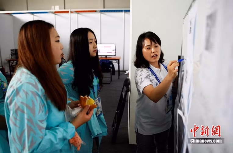 Tình nguyện viên xinh đẹp tại ASIAD 17 ảnh 1