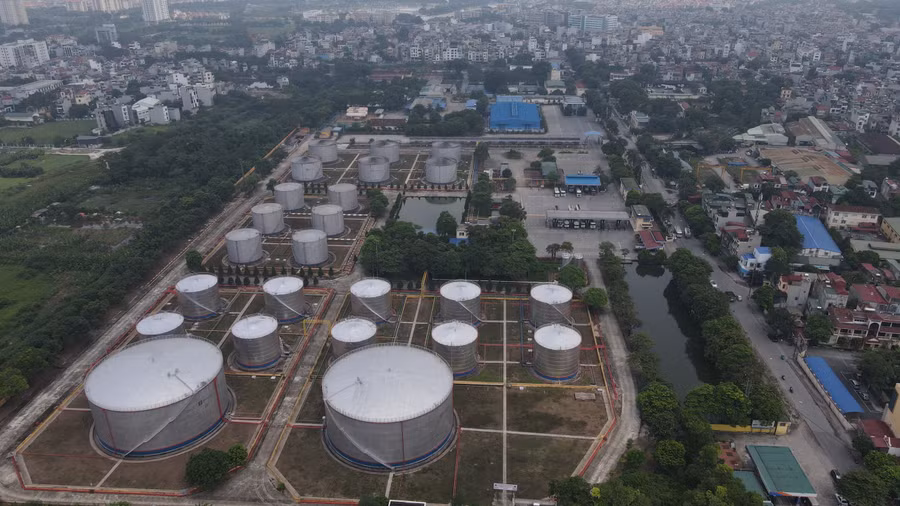 Một góc Tổng kho xăng dầu Đức Giang (quận Long Biên) nhìn từ trên cao.