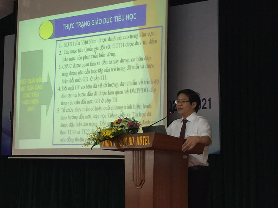 TS Thái Văn Tài - Quyền Vụ trưởng Vụ GD TH trao đổi tại hội thảo