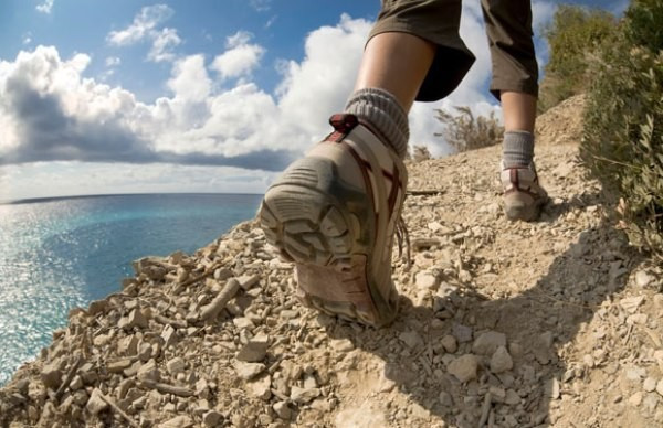 4. Đi bộ: Một số người nghĩ rằng đi bộ ngay sau bữa ăn giúp dạ dày tiêu hóa tốt hơn. Nhưng thực tế, khi đi bộ, cơ thể phải vận động nhiều, dẫn đến trào ngược axit và ngăn chặn quá trình hấp thụ các chất dinh dưỡng của hệ tiêu hóa. 4. Đi bộ: Một số người nghĩ rằng đi bộ ngay sau bữa ăn giúp dạ dày tiêu hóa tốt hơn. Nhưng thực tế, khi đi bộ, cơ thể phải vận động nhiều, dẫn đến trào ngược axit và ngăn chặn quá trình hấp thụ các chất dinh dưỡng của hệ tiêu hóa.