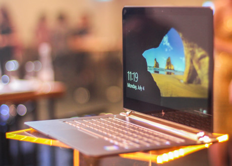 Laptop mỏng nhất thế giới về Việt Nam, giá 43 triệu đồng - Ảnh 1 Laptop mong nhat the gioi ve Viet Nam, gia 43 trieu dong - Anh 1