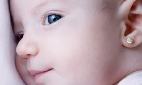 Bam lo tai cho be gai bo me can luu y dieu gi? - Anh 1