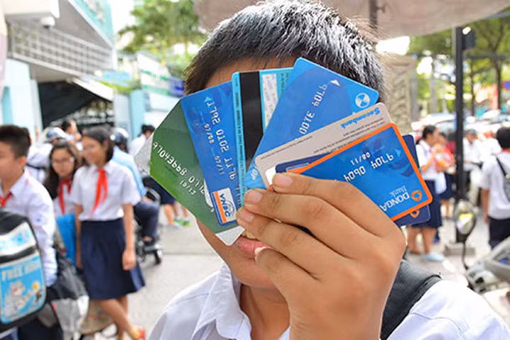 Trẻ từ 6 tuổi trở lên được dùng thẻ ATM để thanh toán