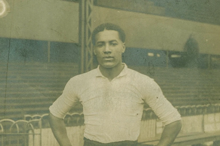 Một bức ảnh của Walter Tull chụp ngày 17/1/1911. Ảnh: Getty Image