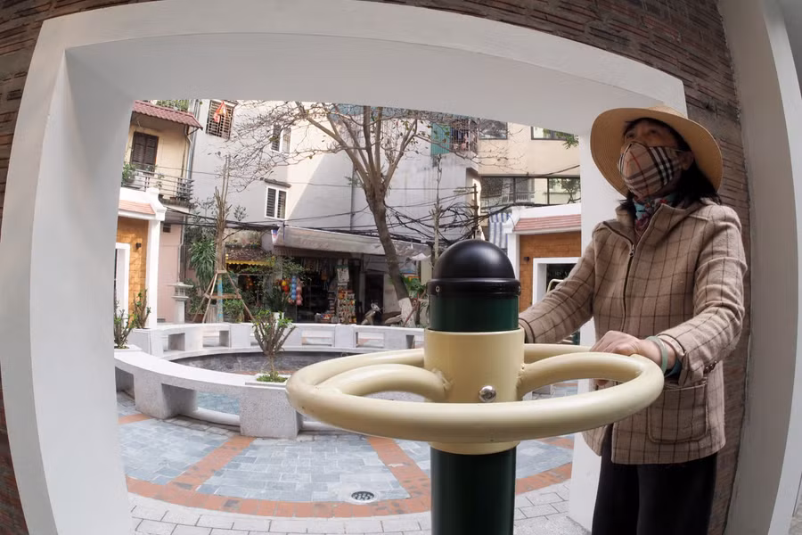 Người dân phấn khởi bởi có nơi rèn luyện sức khỏe gần nhà.