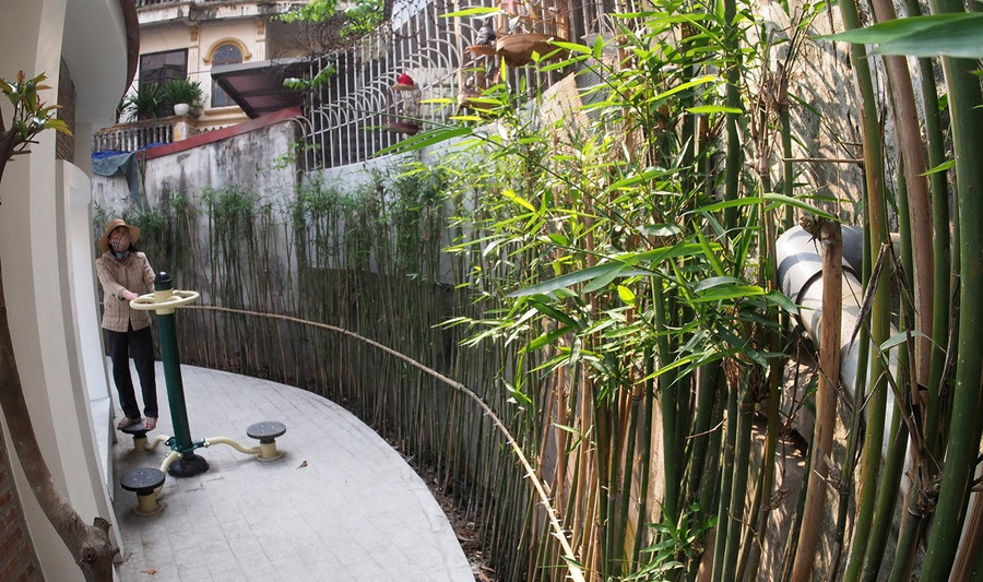 Nhiều hạng mục tại khu giếng làng được thiết kế gần gũi, giúp thế hệ trẻ hình dung được hình ảnh làng quê trong quá khứ. Nhiều hạng mục tại khu giếng làng được thiết kế gần gũi, giúp thế hệ trẻ hình dung được hình ảnh làng quê trong quá khứ.