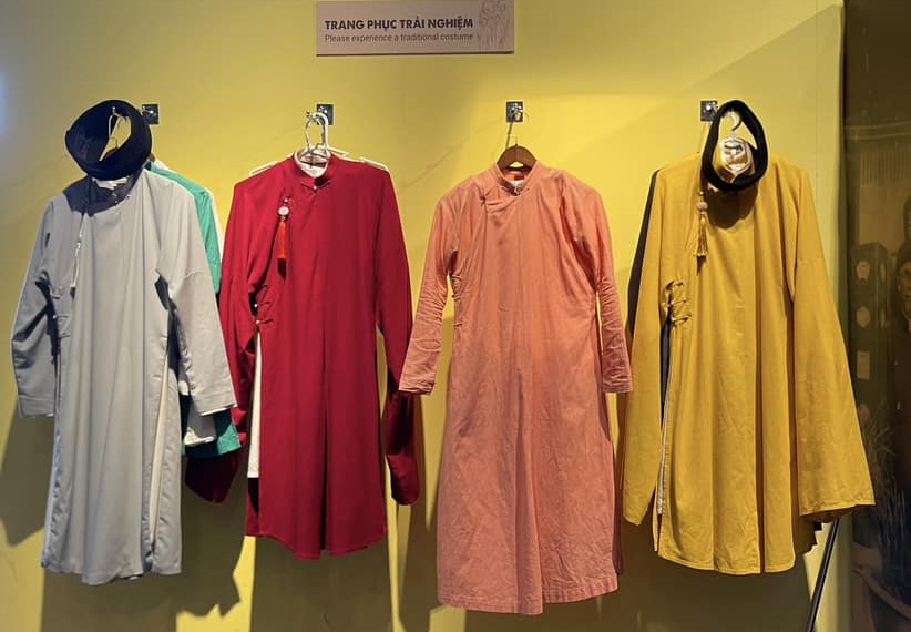 Những bộ cổ phục giúp công chúng trải nghiệm thời trang xưa của người Hà Nội.