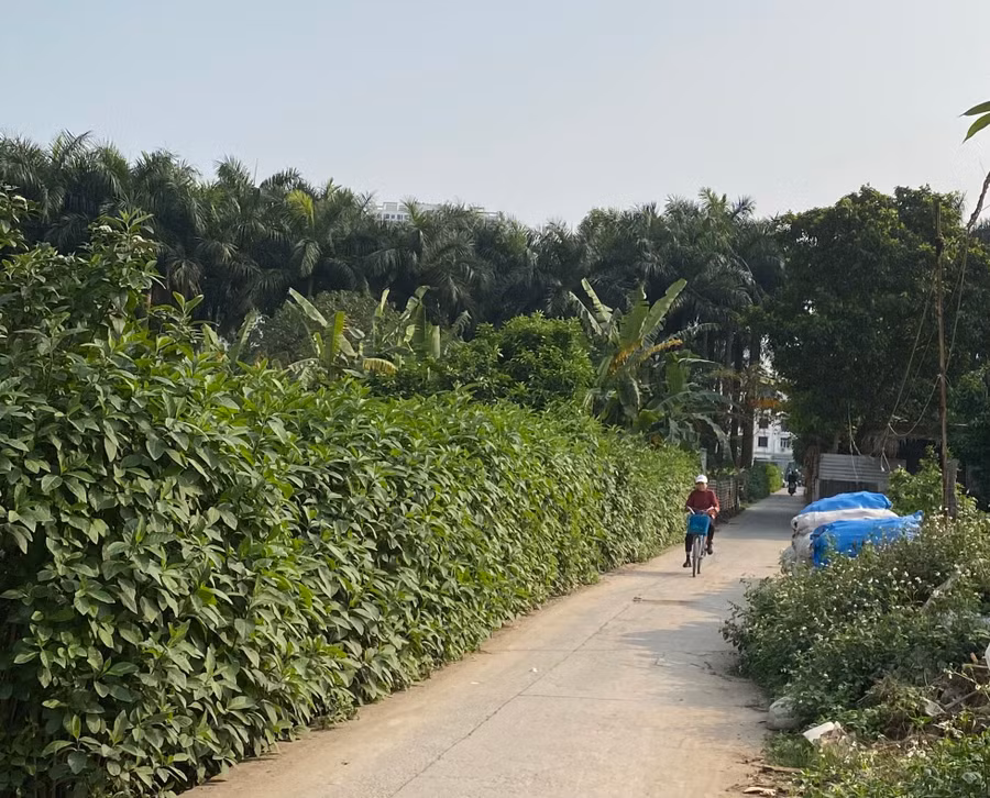 Đường đi xưa chỉ còn rất ít dù được bê tông hóa. Ảnh: Huy Bằng.