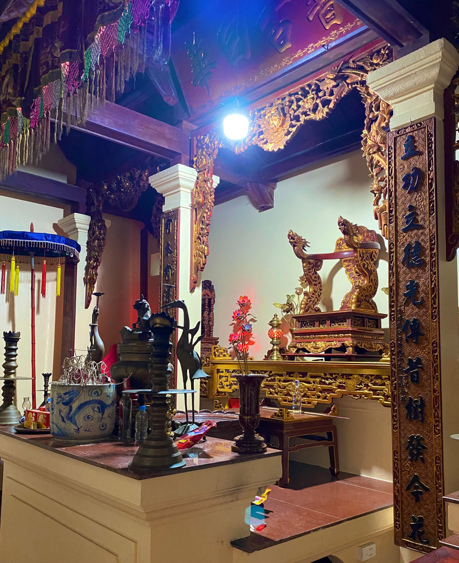 Hoa Từ đường vẫn luôn 'đèn sáng, hương thơm'. Ảnh: Huy Bằng. Hoa Từ đường vẫn luôn 'đèn sáng, hương thơm'. Ảnh: Huy Bằng.