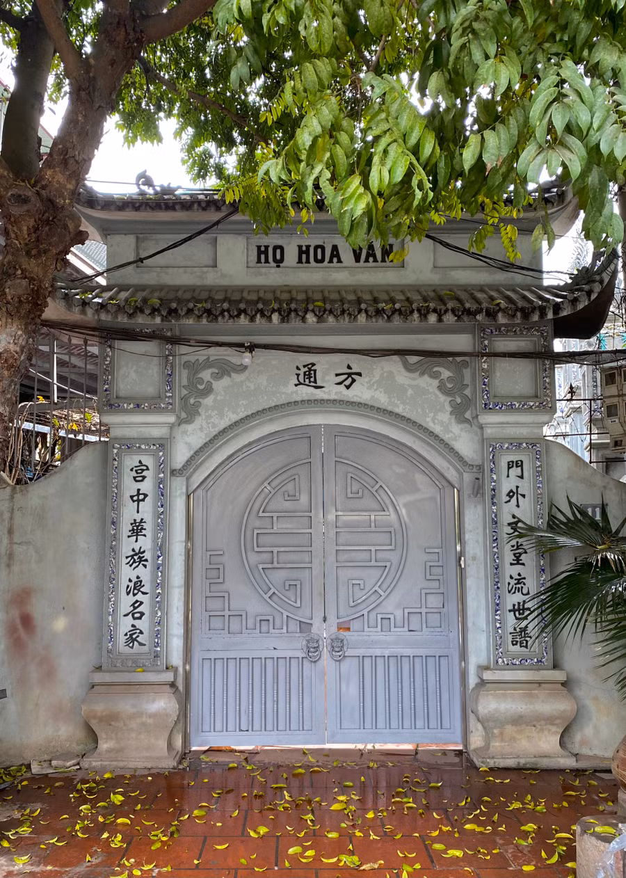 Hoa Từ đường ở Ngõ Giữa, thôn Trù (cũ) thuộc phường Cổ Nhuế (Hà Nội). Ảnh: Huy Bằng.