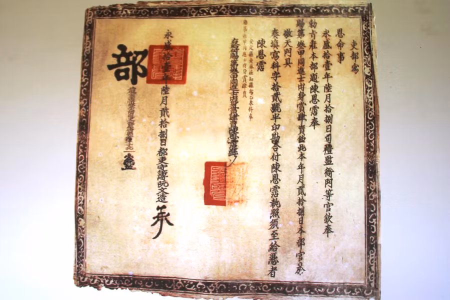 Tấm bằng tiến sĩ cấp cho nho sinh Trần Ân Triêm, năm Vĩnh Thịnh thứ 11 (1715).