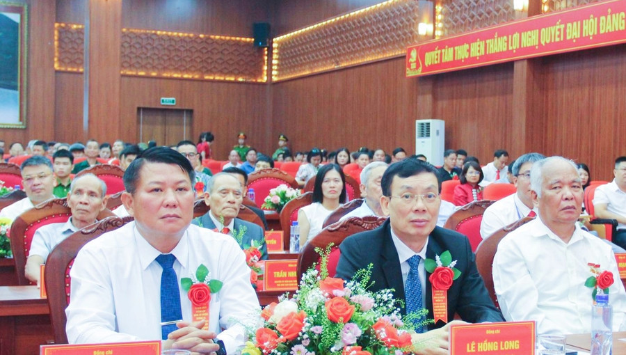 Các đại biểu dự lễ kỷ niệm. Các đại biểu dự lễ kỷ niệm.