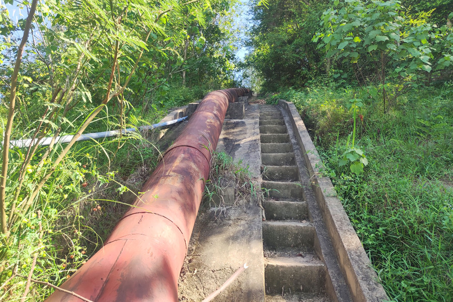 Đường ống dẫn nước từ sông Hiếu của trạm bơm Vực Giồng.