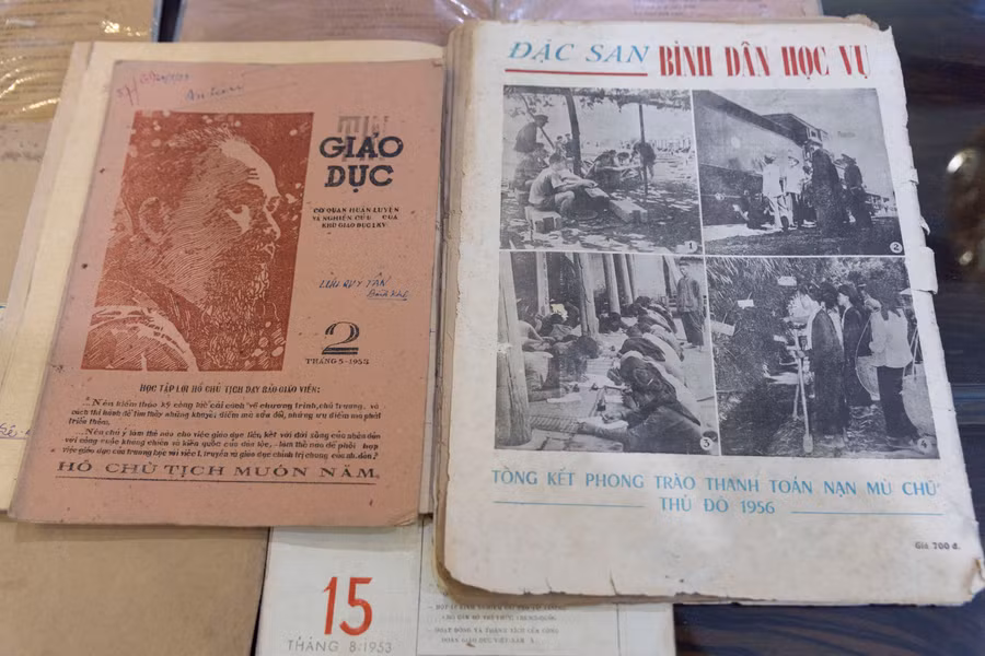 Tạp chí Tin giáo dục và Đặc san Bình dân học vụ được phát hành năm 1953 và 1956.