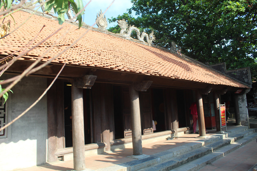 Đền Độc Cước có kiến trúc độc đáo và là điểm du lịch tâm linh hấp dẫn du khách của thành phố biển Sầm Sơn. Đền Độc Cước có kiến trúc độc đáo và là điểm du lịch tâm linh hấp dẫn du khách của thành phố biển Sầm Sơn.