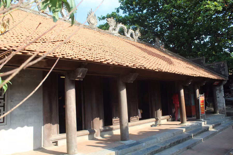 Đền Độc Cước có kiến trúc độc đáo và là điểm du lịch tâm linh hấp dẫn du khách của thành phố biển Sầm Sơn.