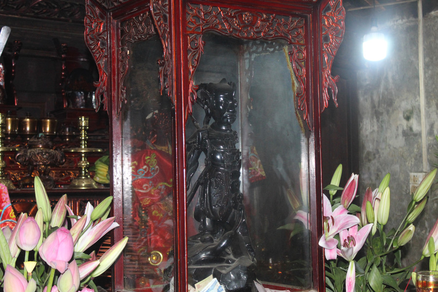 Ngôi đền thờ Đức thánh Độc Cước, vị thần một chân, bán thân bổ dọc đầy bí ẩn. Ảnh: TG Ngôi đền thờ Đức thánh Độc Cước, vị thần một chân, bán thân bổ dọc đầy bí ẩn. Ảnh: TG