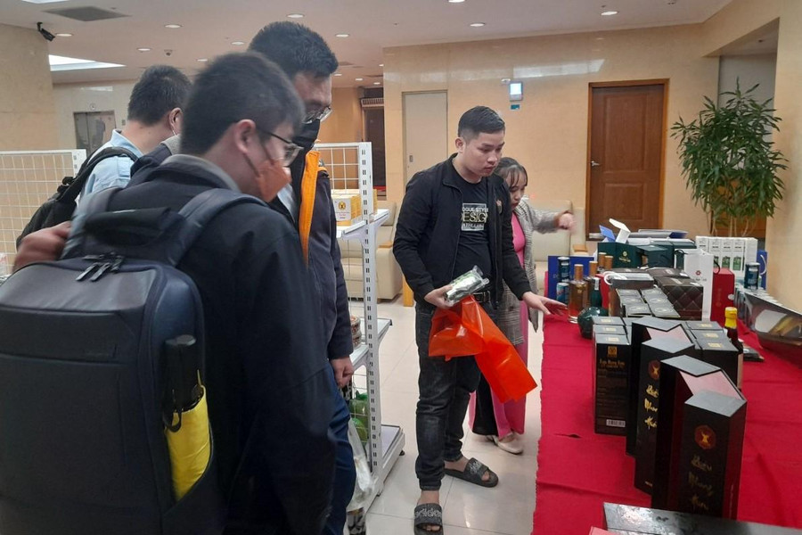 Việc giới thiệu các sản phẩm OCOP của Hà Tĩnh tại Công ty Formosa nhằm quảng bá đến nhiều cán bộ, công nhân viên. Việc giới thiệu các sản phẩm OCOP của Hà Tĩnh tại Công ty Formosa nhằm quảng bá đến nhiều cán bộ, công nhân viên.