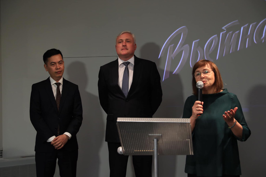 Giám đốc Lưu trữ Văn học và Nghệ thuật Nhà nước Nga Tatiana Goryaeva phát biểu tại Lễ khai mạc Triển lãm Giám đốc Lưu trữ Văn học và Nghệ thuật Nhà nước Nga Tatiana Goryaeva phát biểu tại Lễ khai mạc Triển lãm