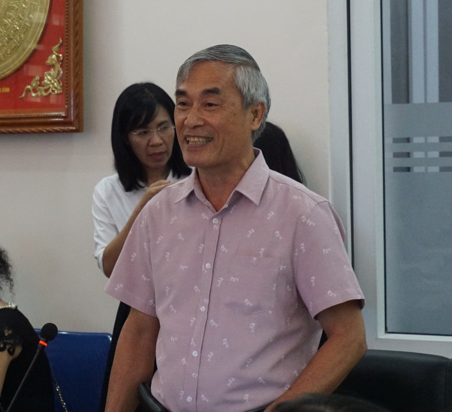 TS. Hà Văn Sinh chia sẻ tại tọa đàm TS. Hà Văn Sinh chia sẻ tại tọa đàm