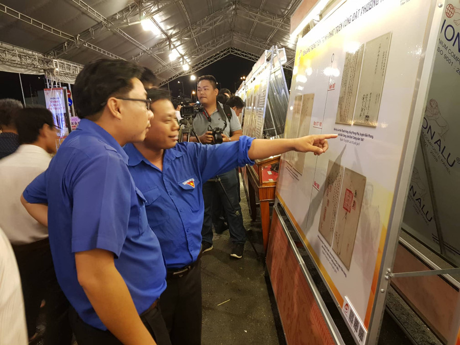Triển lãm thu hút đông đảo mọi tầng lớp tham gia Triển lãm thu hút đông đảo mọi tầng lớp tham gia