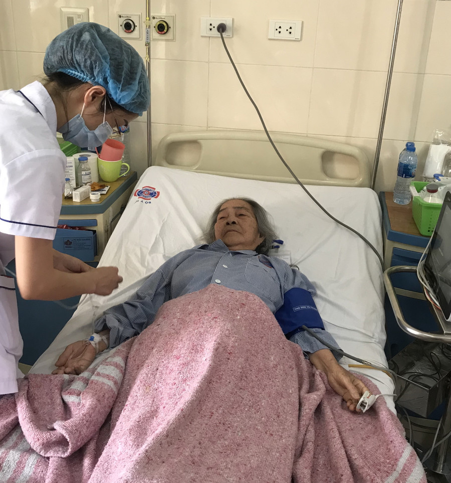 Bệnh nhân đến điều trị tại bệnh viện K. Bệnh nhân đến điều trị tại bệnh viện K.