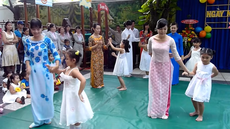 Tạo ra nền tảng chắc chắn để trẻ lớn lên hạnh phúc (ảnh nguồn internet)