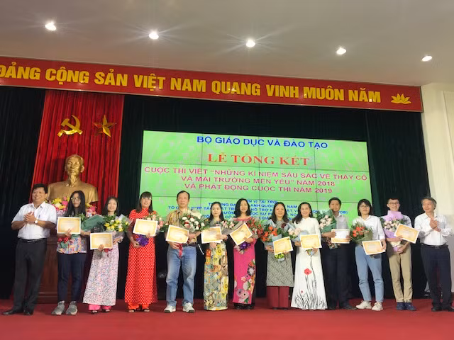 Các tác giả đạt giải khuyến khích