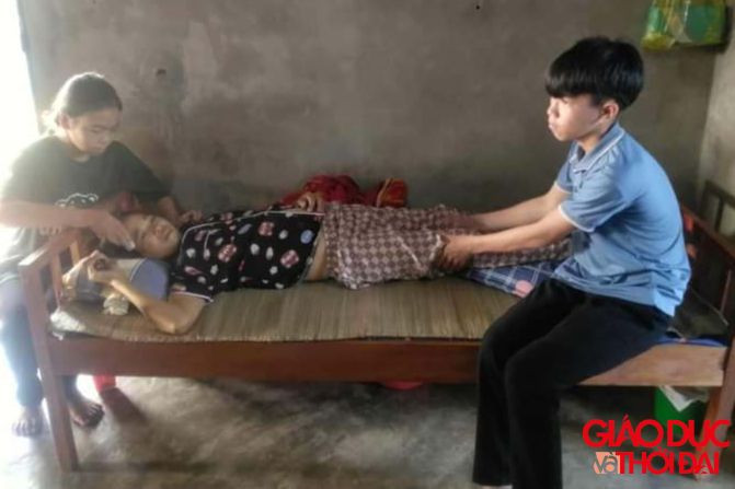 Sớm mồ côi bố, nay mẹ bị ung thư gan giai đoạn cuối bệnh viện trả về, hai anh em Trưởng và Hằng đang đứng trước tương lai hết sức mịt mờ. Sớm mồ côi bố, nay mẹ bị ung thư gan giai đoạn cuối bệnh viện trả về, hai anh em Trưởng và Hằng đang đứng trước tương lai hết sức mịt mờ.