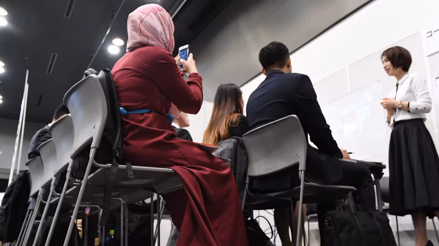 Du học sinh tham gia chương trình tư vấn việc làm tại Nhật Bản đầu năm 2023.