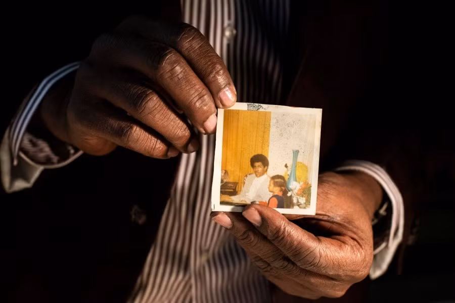 Phillips luôn mang bên mình tấm ảnh chụp cùng con gái, Rita.