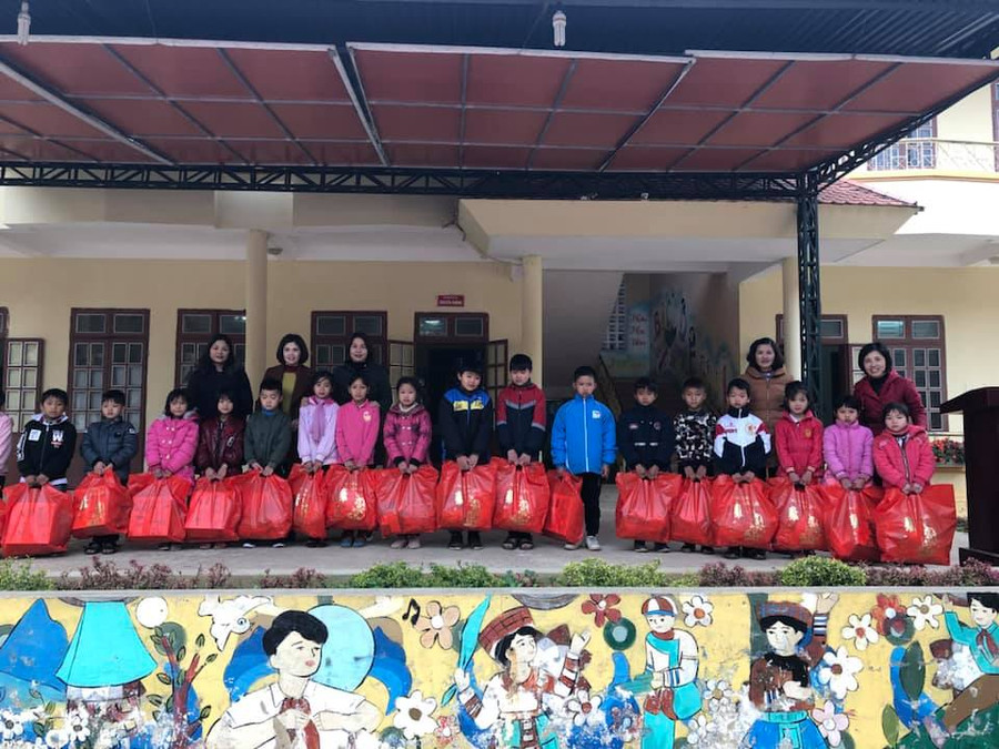 Những món quà ý nghĩa đã đến với các em học sinh Những món quà ý nghĩa đã đến với các em học sinh