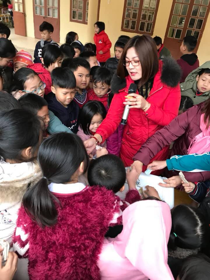 Học sinh hào hứng với hoạt động thiện nguyện Học sinh hào hứng với hoạt động thiện nguyện