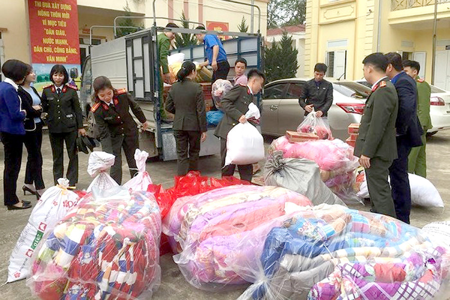 Nhiều phần quá ý nghĩa đến với các em học sinh nghèo Nhiều phần quá ý nghĩa đến với các em học sinh nghèo