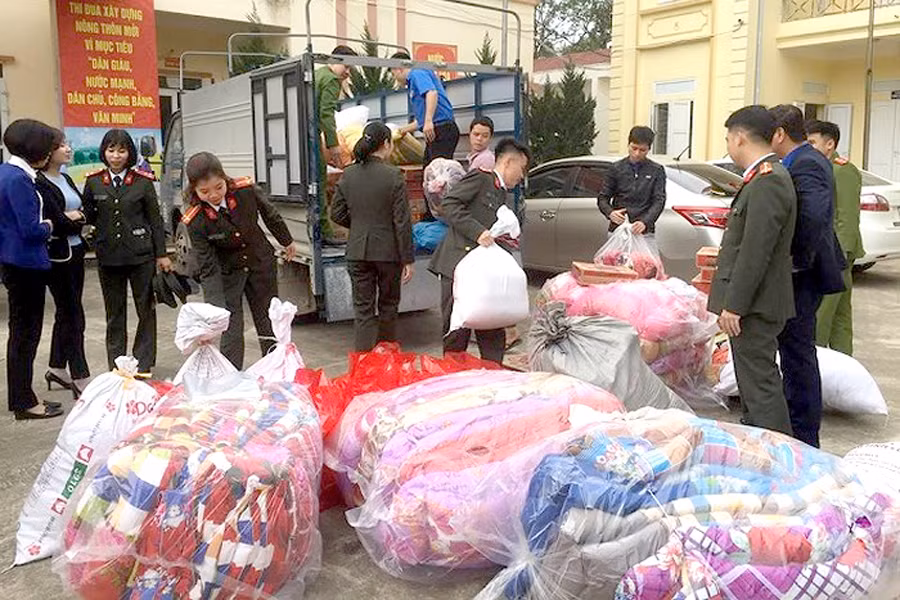 Nhiều phần quá ý nghĩa đến với các em học sinh nghèo