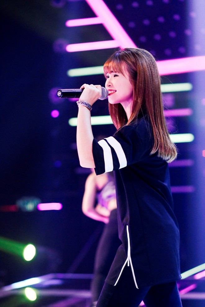 Khởi My biểu diễn cùng vũ đoàn Oh, hứa hẹn mang đến tiết mục cuồng nhiệt cho khán giả. Live show 7 của Tôi là người chiến thắng được truyền hình trực tiếp tối 22/8 trên HTV7. Khởi My