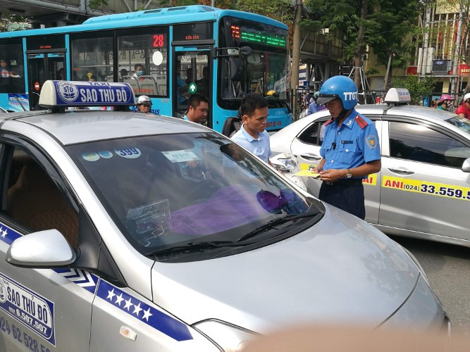 Dừng thí điểm taxi công nghệ: Phần thắng không thuộc về ai