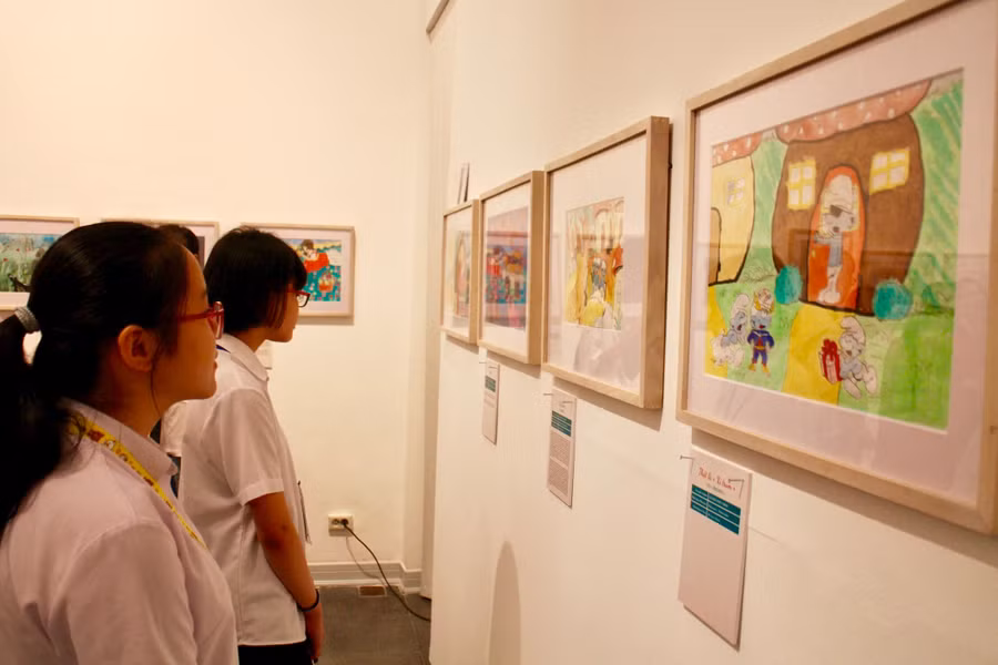 Các tác phẩm xuất sắc nhất của Cuộc thi được trưng bày tại Viện Goeth Hà Nội (ảnh: An Nhiên)