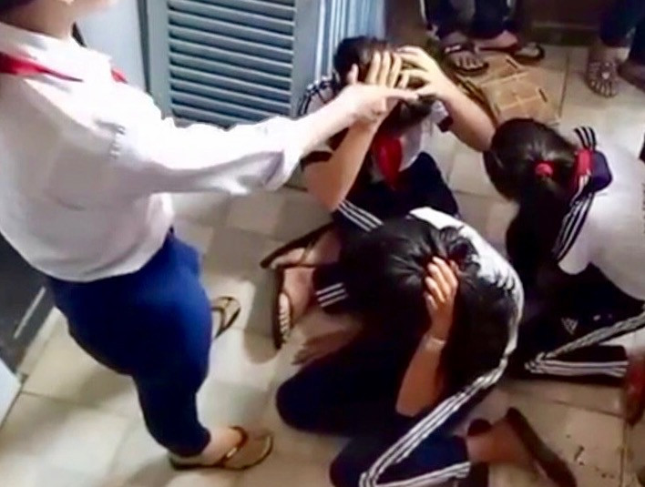Học sinh có vấn đề về tâm lý, không kiểm soát được cảm xúc có thể gây ra bạo lực học đường. 