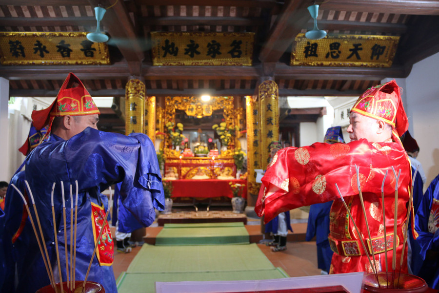 Tế lễ tại nhà thờ Tiến sĩ Lý Trần Thản. Tế lễ tại nhà thờ Tiến sĩ Lý Trần Thản.