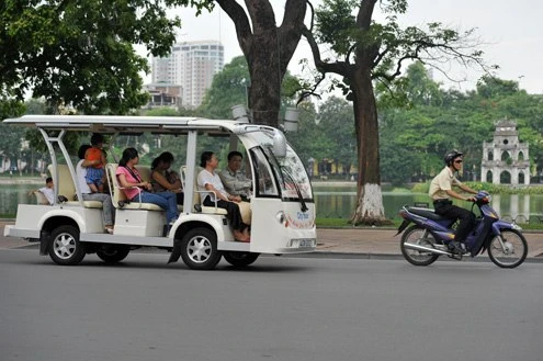 Đề xuất tham quan cầu Nhật Tân bằng ô tô điện