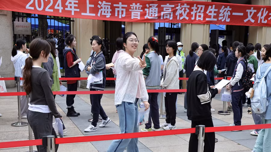 Thí sinh Trung Quốc tham gia kỳ thi đại học hôm 8/6.