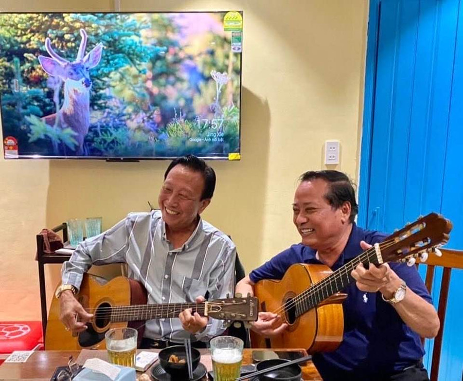 Nhạc sĩ Đình Thậm (phải) và nhạc sĩ Thế Hiển. Ảnh: NVCC.