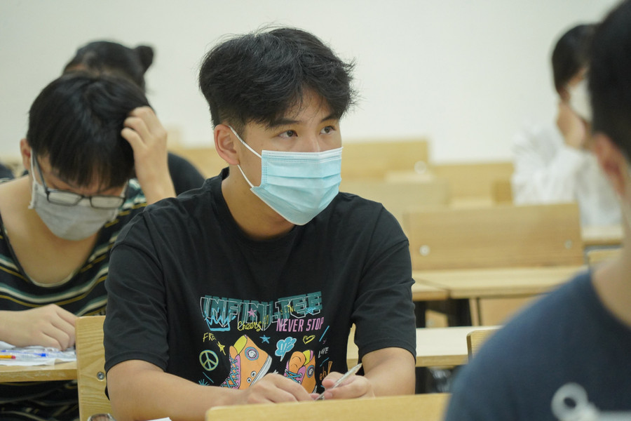 Thí sinh tham dự Kỳ thi đánh giá tư duy năm 2022 của ĐH Bách khoa Hà Nội. Ảnh: TG