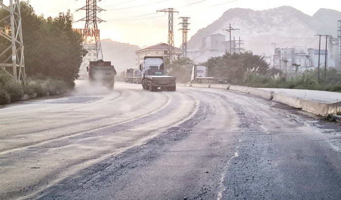 Một tuyến đường qua địa bàn tỉnh Hà Nam sau nhiều năm thi công vẫn chưa &apos;về đích&apos;. Ảnh: Văn Thanh.